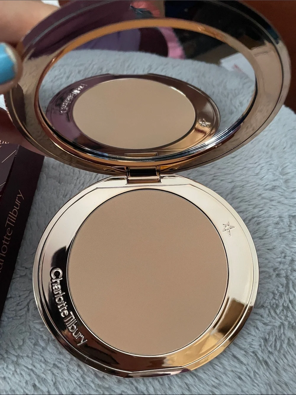 Charlotte Tilbury Airbrush Powder Compact - Light Beige